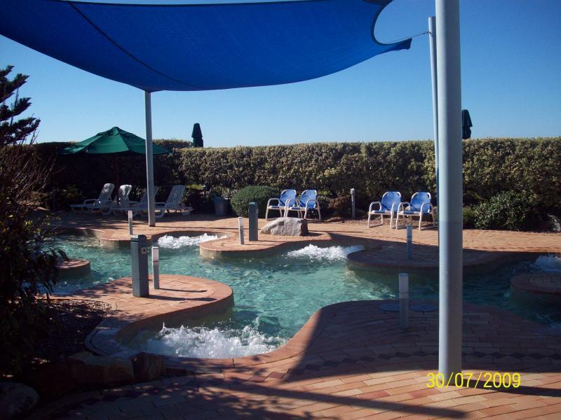 Blue Lagoon Beach Resort Бато Бей Екстериор снимка