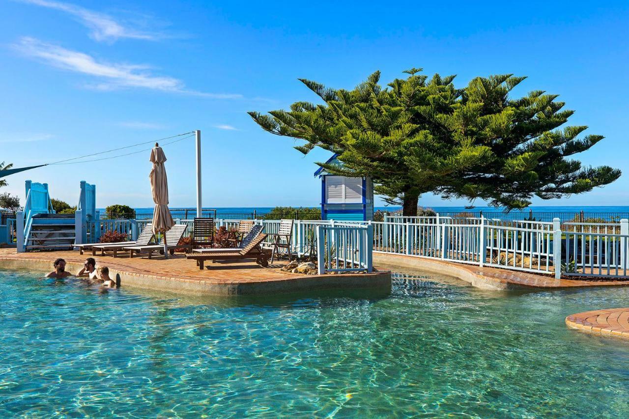 Blue Lagoon Beach Resort Бато Бей Екстериор снимка